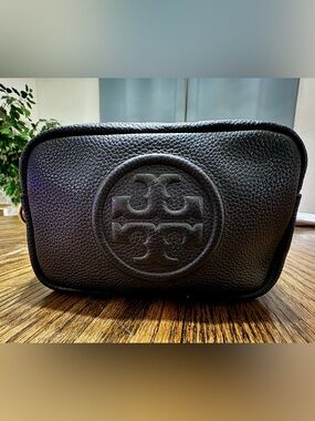Tory Burch Black Pebbled Leather Camera Bag with Embossed Logo